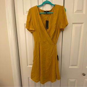 ‼️NWT‼️ Lulu’s Yellow Wrap Dress